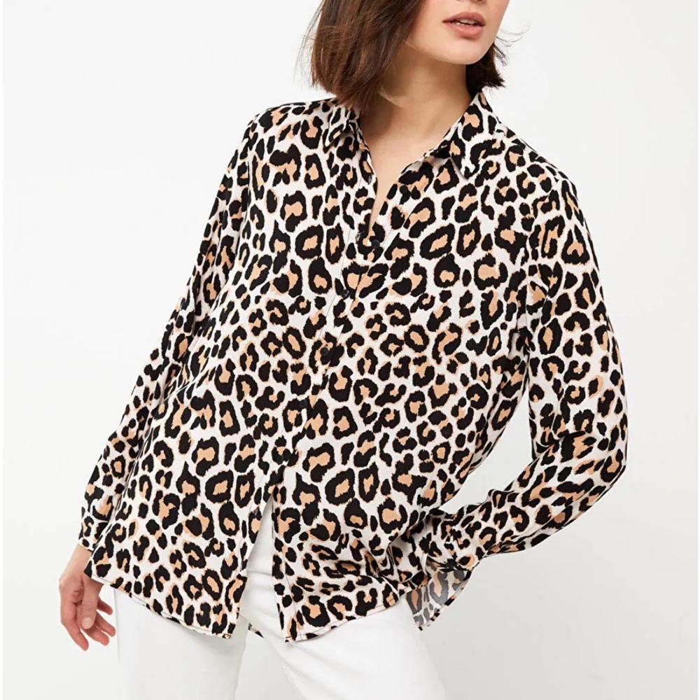 NWOT  Alexander Jordan Women's Animal Print Split Back Button Down